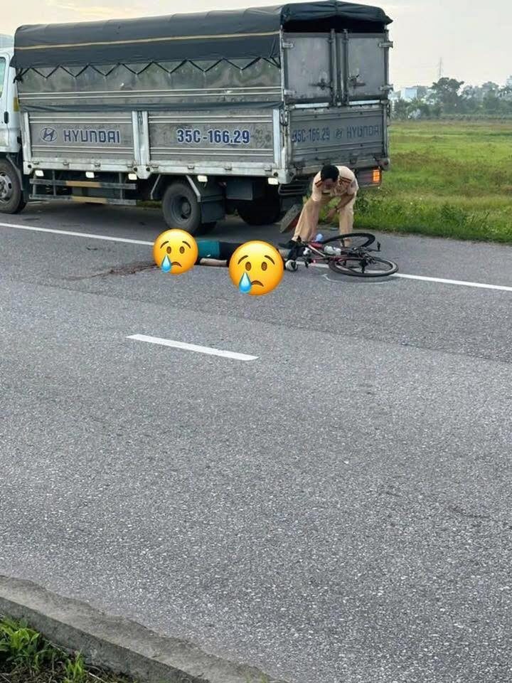 Tông vỡ đèn ô tô luôn mà