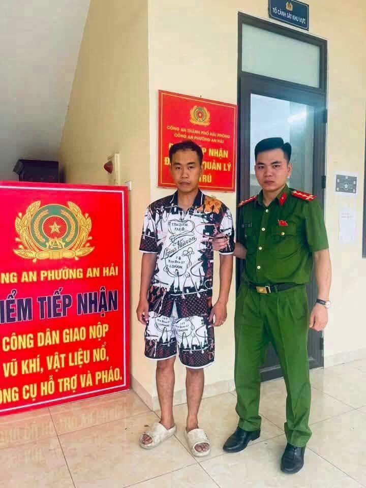 Công an đã bắt được kẻ biến thái chặn đường, sàm sỡ một cô gái đi đường lúc nửa đêm ở phường An Hải (Hải Phòng) và đang điều tra, xử lý.